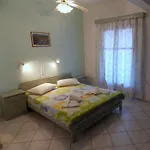 Myriam Studios Patitiri